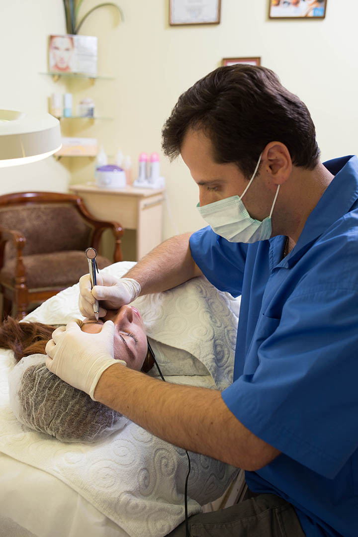 Завершение процедуры татуажа