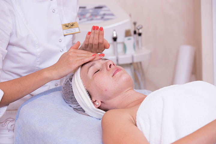 Підготовка шкіри обличчя для ультразвукової чисткии