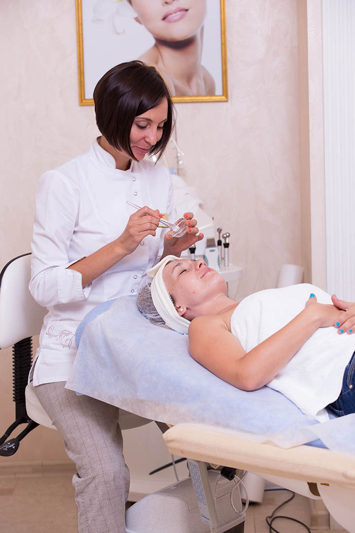 Нанесення косметичних засобів перед уз чисткою