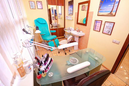 Кабинет протезирования ногтей в салоне Кафо